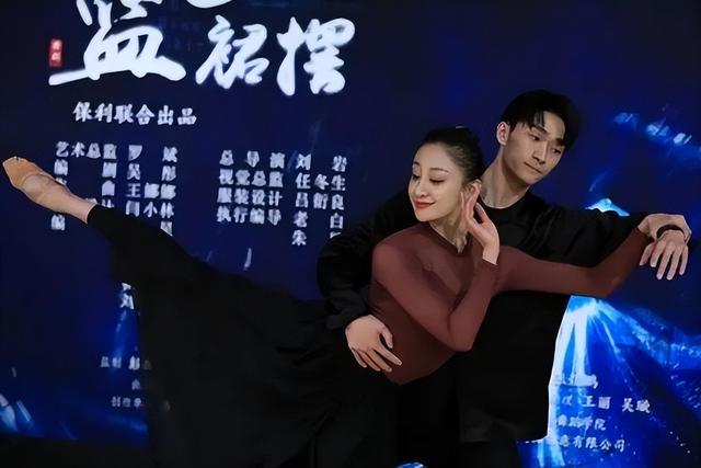 15年過去了,那個(gè)摔成終身殘疾、讓張藝謀愧疚一生的女人還好嗎?