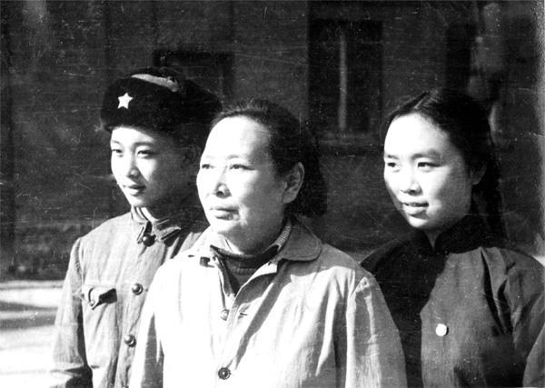 黃埔軍校最美女兵,給兩位正國級當過秘書,丈夫也是正國級