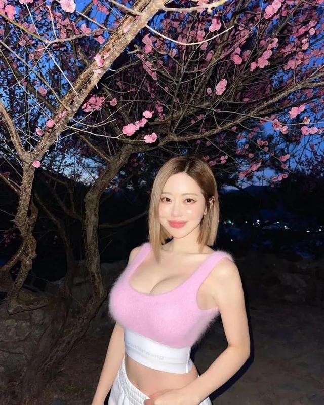 韓國女星因穿著“不雅”被趕下飛機,被迫當眾脫褲