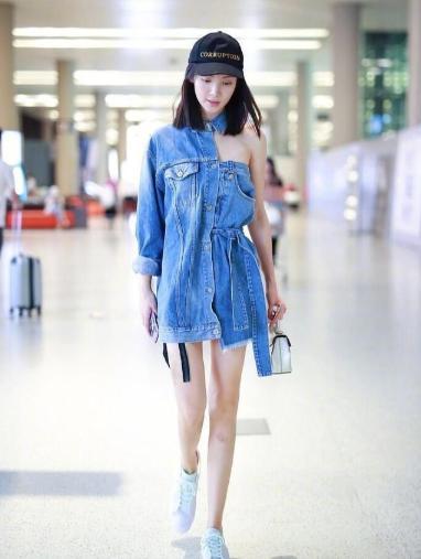 51歲劉若英一襲“陰溝裙”好撩人，氣質(zhì)優(yōu)雅如少女，讓人不敢直視