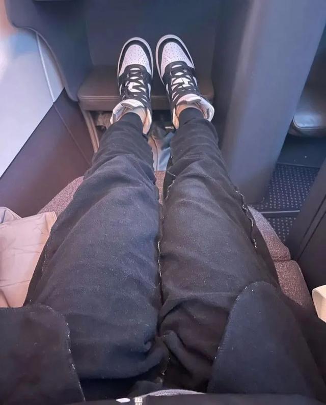 韓國女星因穿著“不雅”被趕下飛機,被迫當眾脫褲