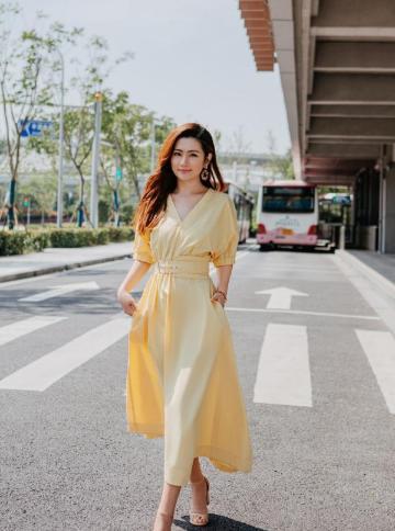51歲劉若英一襲“陰溝裙”好撩人，氣質(zhì)優(yōu)雅如少女，讓人不敢直視