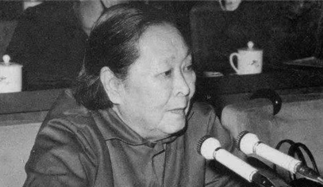 黃埔軍校最美女兵,給兩位正國級當過秘書,丈夫也是正國級