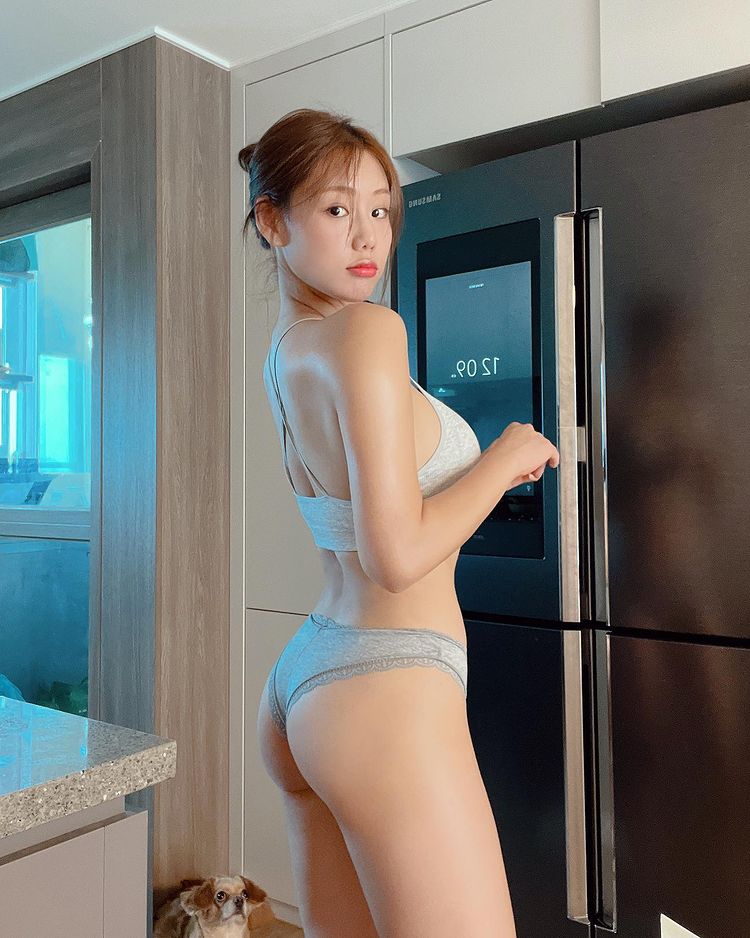 健身女神，性感身材，運(yùn)動(dòng)型內(nèi)衣穿起來(lái)卻很性感！