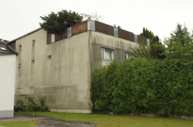 奧地利獸父囚女案:他在家中建地牢,囚禁性侵女兒24年,生下七孩