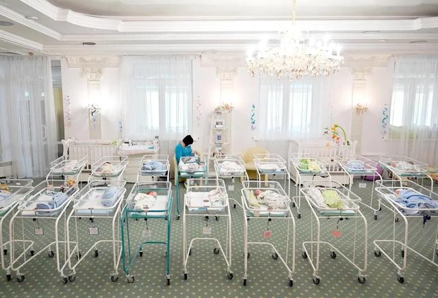 40個烏克蘭美女在迪拜陽臺拍裸照,烏克蘭怎么就成了“歐洲子宮”