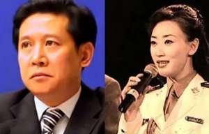 手銬腳鐐美女(女警花與鄭少東，陳紹基，朱影等高官有染，情夫全是警界大佬。)