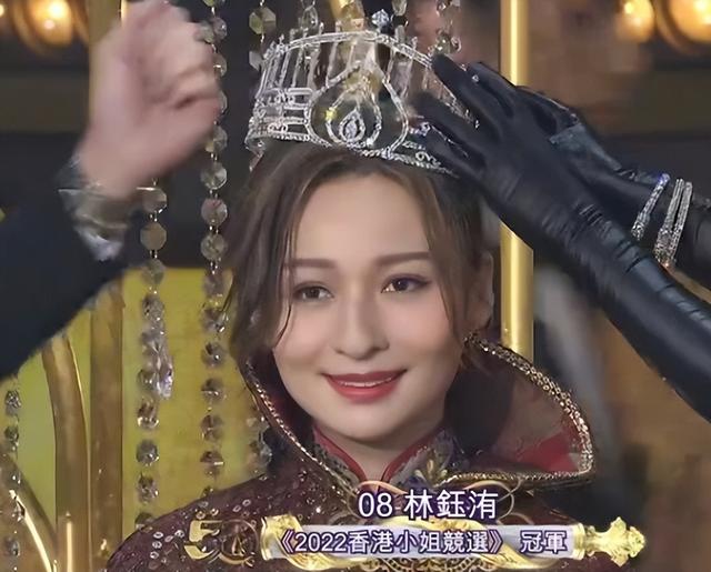 史上最丑港姐:齙牙、高齡,學(xué)歷低!全靠有個(gè)“明星爹”奪冠