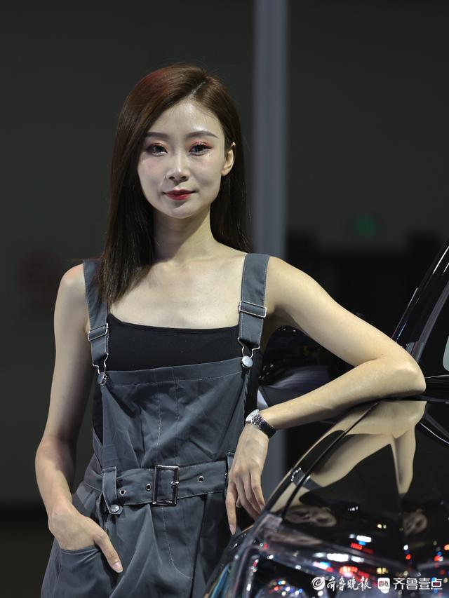 2022齊魯國際車展上亮眼吸睛的美女車模