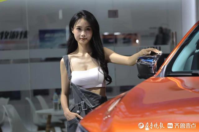 2022齊魯國際車展上亮眼吸睛的美女車模