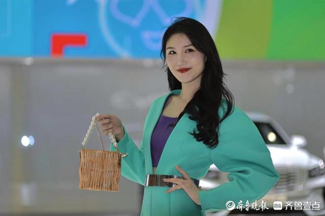 2022齊魯國際車展上亮眼吸睛的美女車模