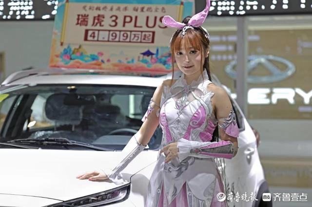2022齊魯國際車展上亮眼吸睛的美女車模