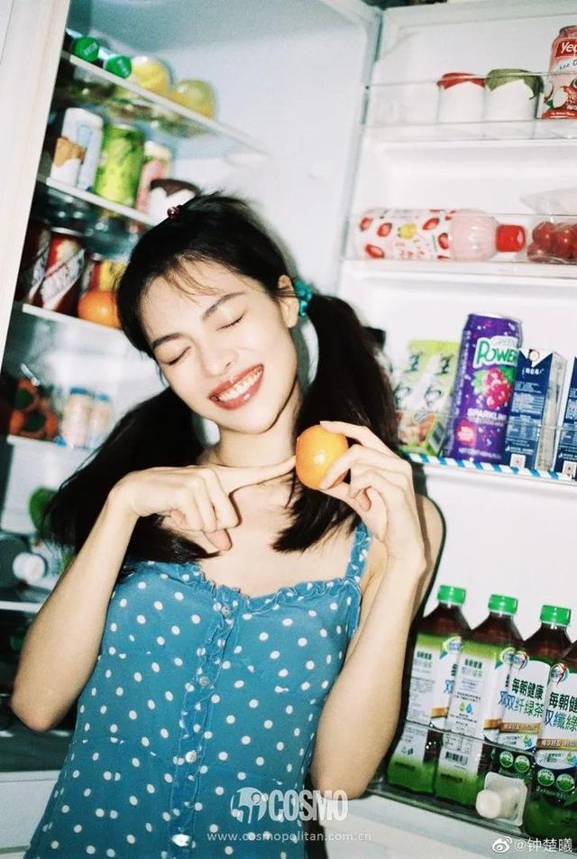 穿細(xì)吊帶的女孩,迷人都不著痕跡