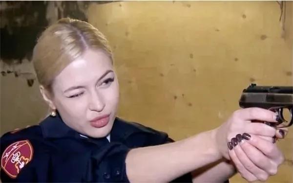 普京大帝的美女保鏢越來越霸氣