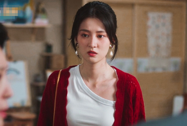 都說美女也不一定能駕馭古裝,看到喬欣換裝后的效果,我信了
