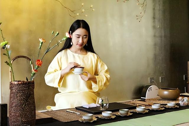 建議女人：若不差錢，這4種茶要多喝，好喝養顏，別忽略