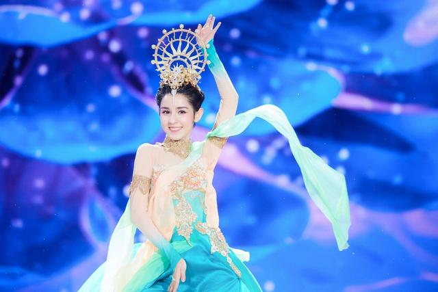 看膩了錐子臉、水蛇腰?7位新疆美人,告訴你什么叫異域風情