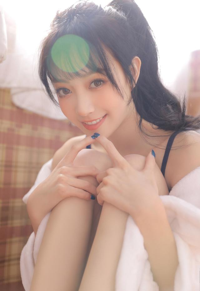 馬尾辮美女高挑身材青春美麗美女校花寫真圖片