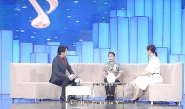 對話北京寫字樓“清潔工畫家”：拿拖把是為生計，拿畫筆才是自己