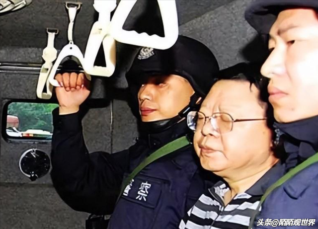 “掃黑局長”文強覆滅記:強奸女學生,玩弄女星,霸占警花十余年