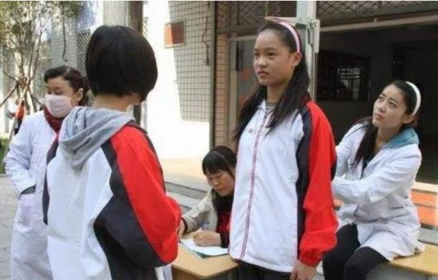 初中生“身高表”出爐,男女生身高標準不同,看看你家學生達標沒