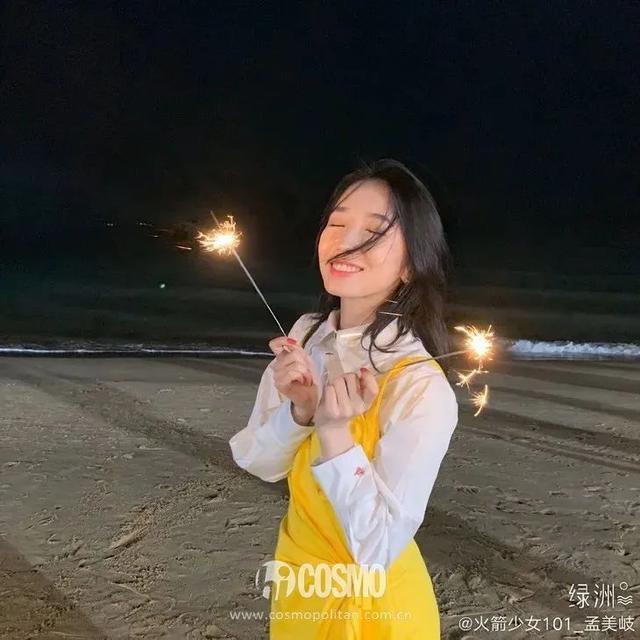 穿細(xì)吊帶的女孩,迷人都不著痕跡