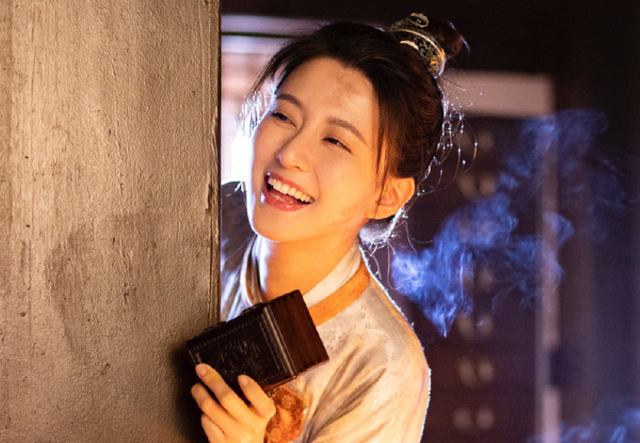 都說美女也不一定能駕馭古裝,看到喬欣換裝后的效果,我信了