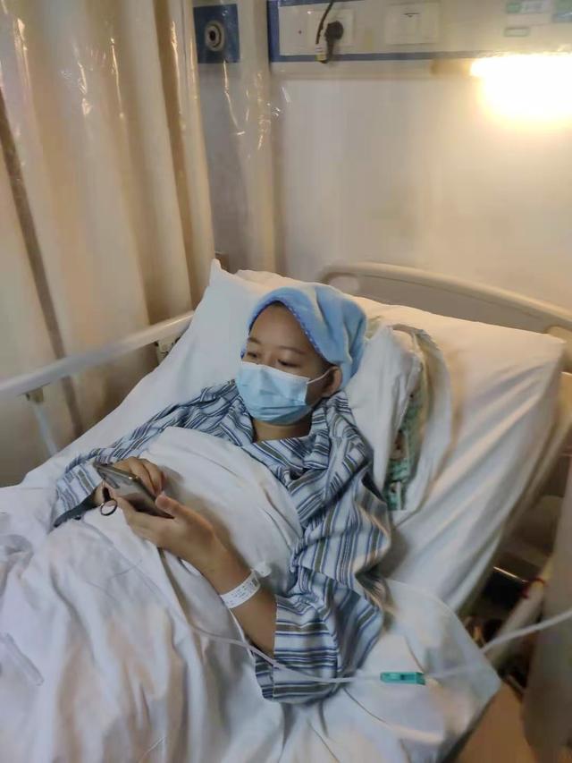 湖北一美女終圓教師夢,誰知肚子疼后悲劇發生,媽媽崩潰痛哭流涕