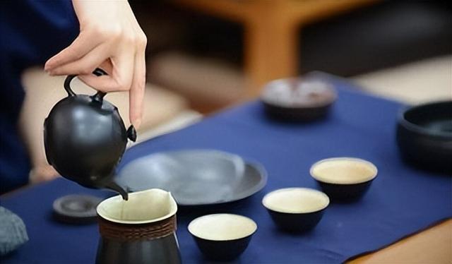 建議女人：若不差錢，這4種茶要多喝，好喝養顏，別忽略
