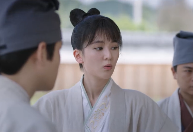 都說美女也不一定能駕馭古裝,看到喬欣換裝后的效果,我信了