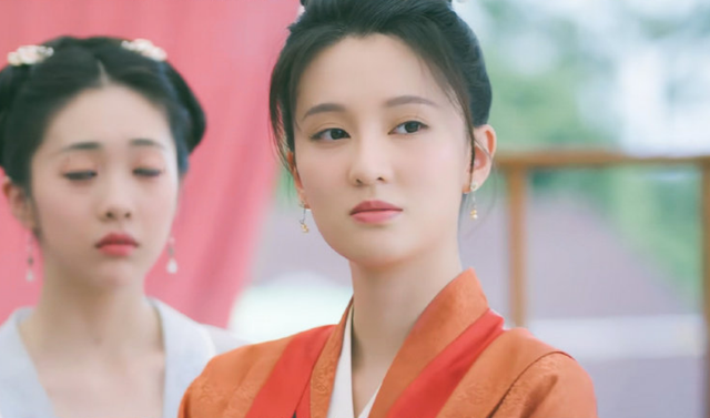 都說美女也不一定能駕馭古裝,看到喬欣換裝后的效果,我信了