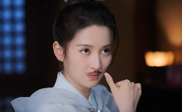 都說美女也不一定能駕馭古裝,看到喬欣換裝后的效果,我信了