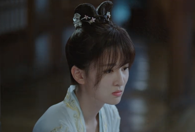 都說美女也不一定能駕馭古裝,看到喬欣換裝后的效果,我信了