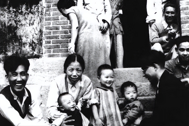 西方記者刁難:你見過世界最漂亮的女人嗎?周總理硬氣回應:見過