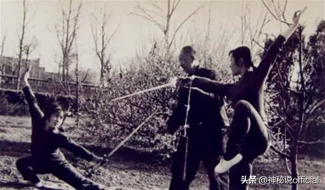 中國美女飛賊宋蓮萍,獨門輕功無人能敵,六米高臺一躍而下
