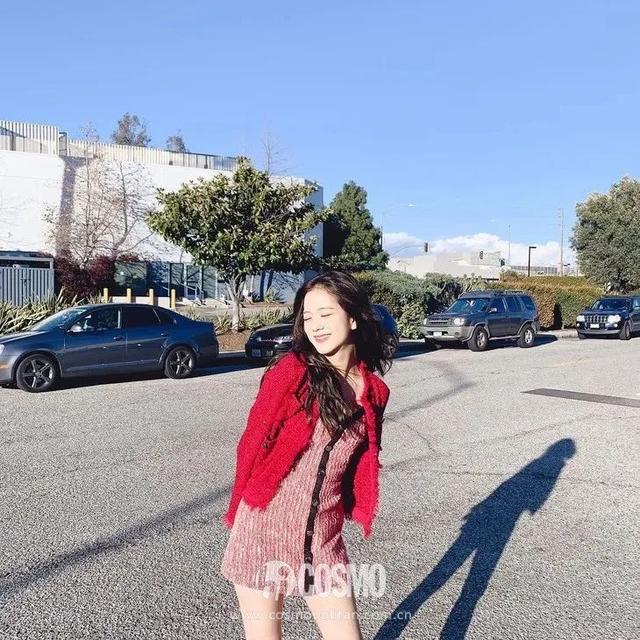 穿細(xì)吊帶的女孩,迷人都不著痕跡