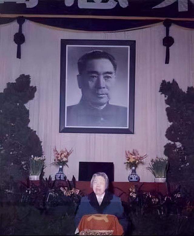 西方記者刁難:你見過世界最漂亮的女人嗎?周總理硬氣回應:見過