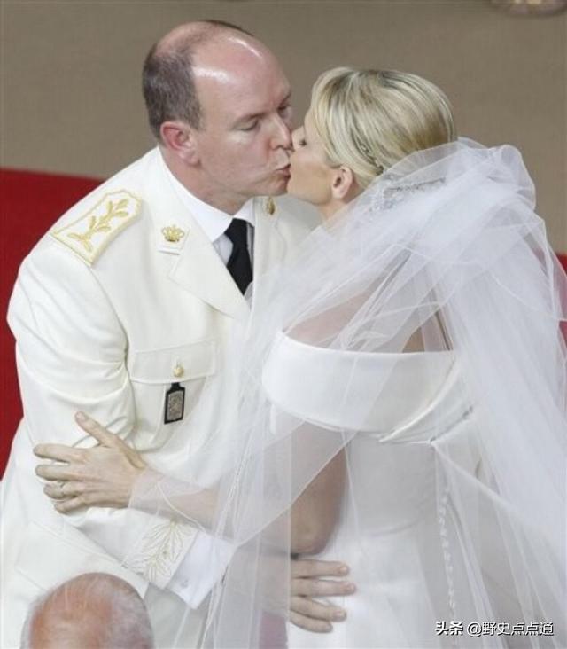 逃婚、在婚禮上哭泣、生下龍鳳胎,她今年42歲,是摩納哥王妃