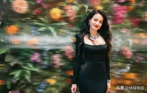 許晴的臀、舒淇的唇、李小冉的胸,這些中年女星性感起來能迷死人