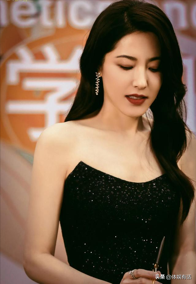 許晴的臀、舒淇的唇、李小冉的胸,這些中年女星性感起來能迷死人