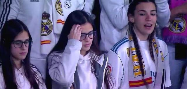 皇馬2-0!維尼修斯激情舞蹈,看臺(tái)上雙胞胎美女和一位漂亮女閨蜜