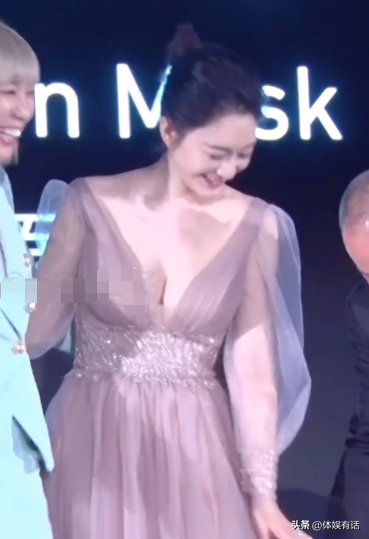 許晴的臀、舒淇的唇、李小冉的胸,這些中年女星性感起來能迷死人