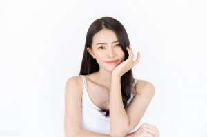 愛上謊言的女人(故事：那年，我愛上了37歲的女人，結局是幸福的)