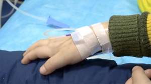 小女孩的胸部(2歲女孩胸部發育家長嚇呆 醫生提醒這些行為容易導致性早熟)
