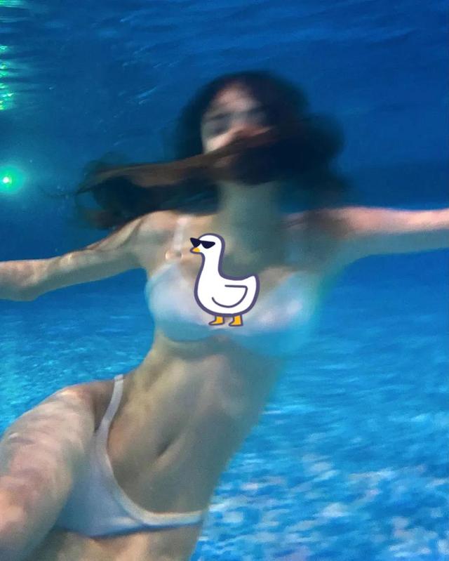 禁止舔屏！俄羅斯美女網紅水下寫真！這身材真是要命