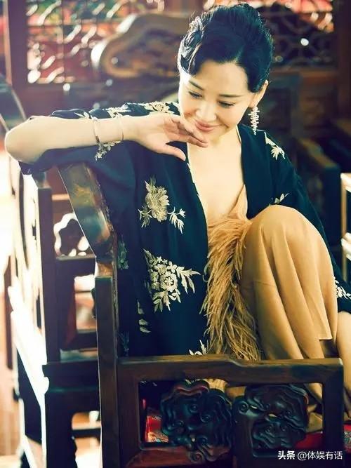 許晴的臀、舒淇的唇、李小冉的胸,這些中年女星性感起來能迷死人