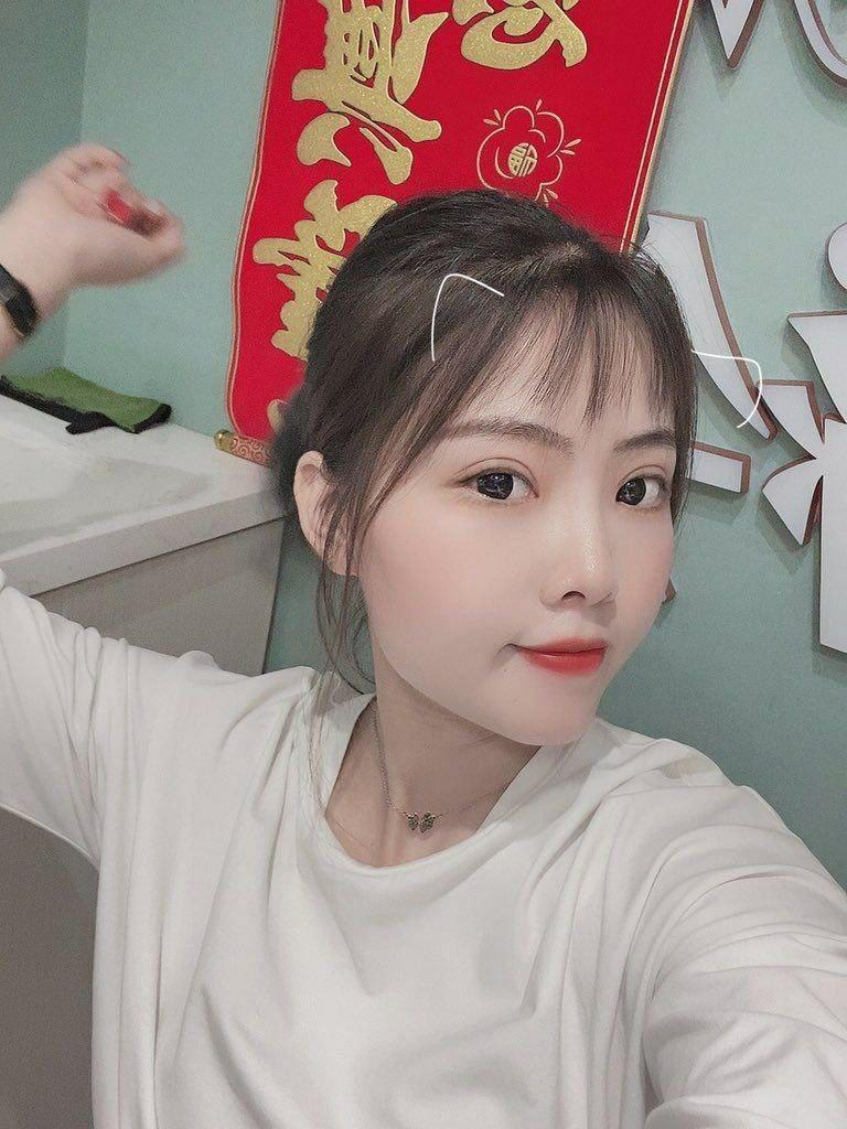 陌上柔桑破嫩芽，春在溪頭薺菜花