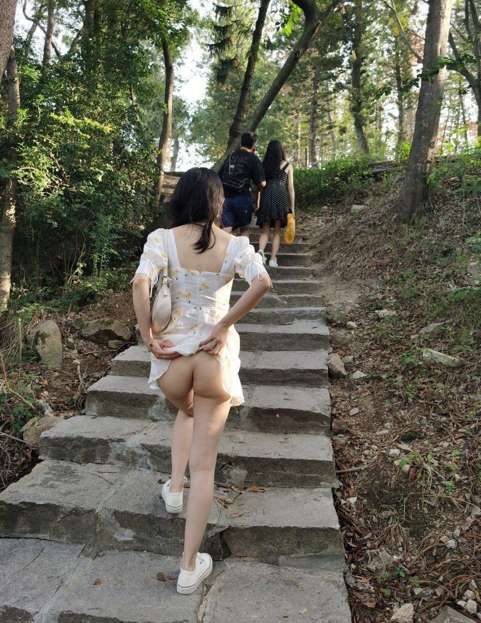陌上柔桑破嫩芽，春在溪頭薺菜花
