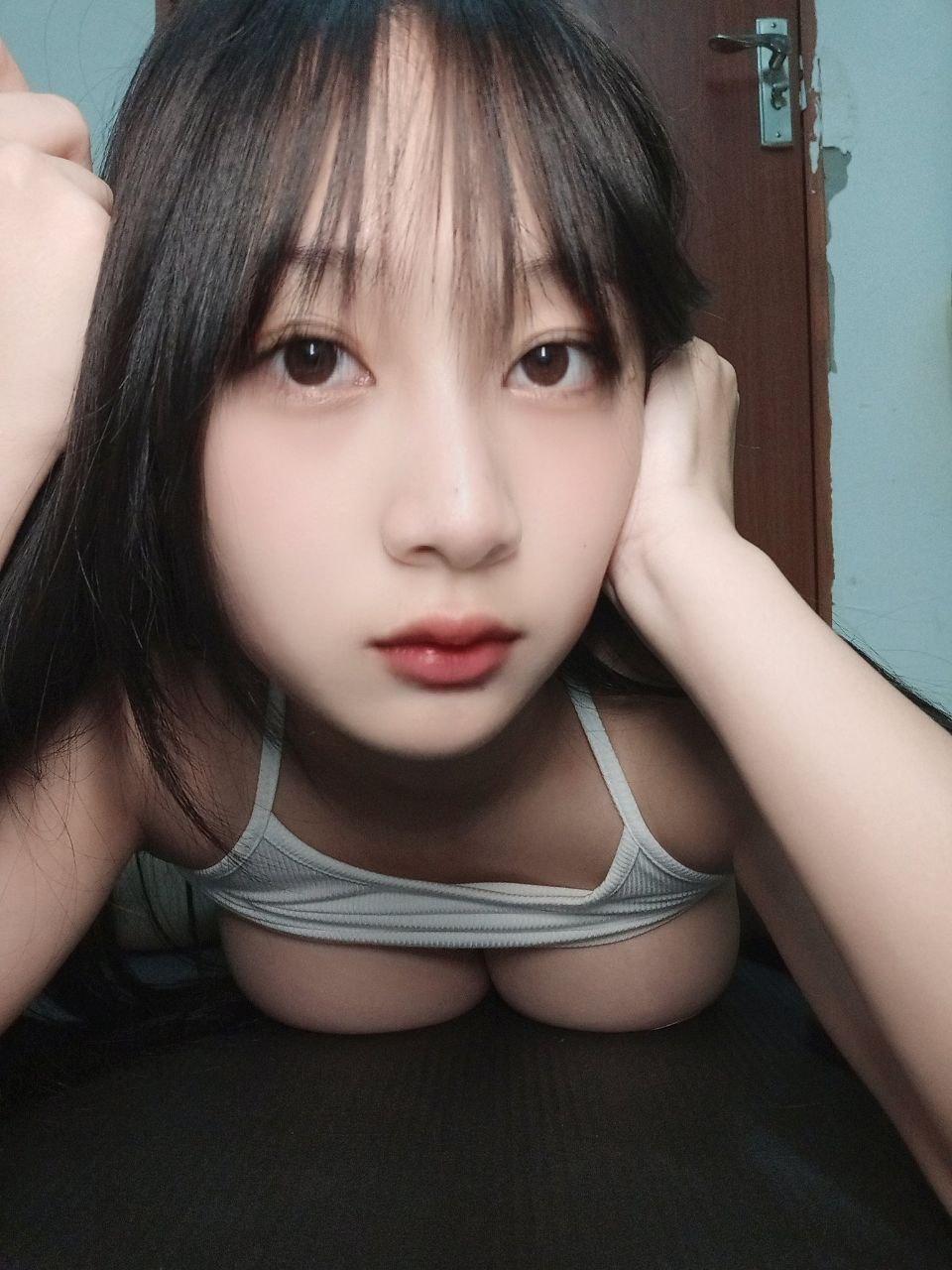 陌上柔桑破嫩芽，春在溪頭薺菜花