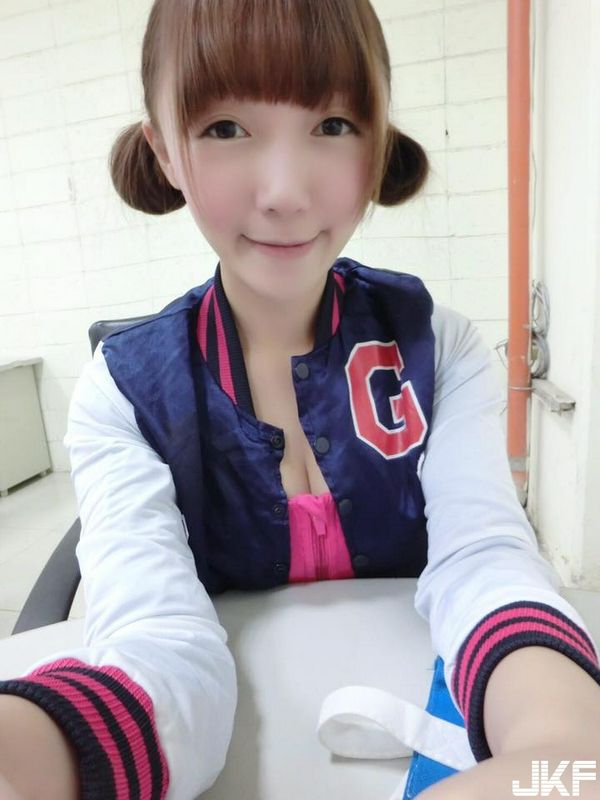 棒球場上的啦啦隊正妹尤咪Yumi